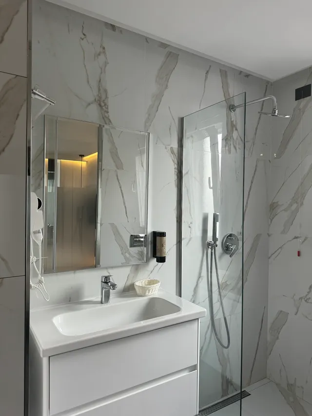 Dhomë King me Pamje nga Deti – Hotel Ylli Shëngjin (Pamje nga deti, 25 m², 2 persona) foto 13