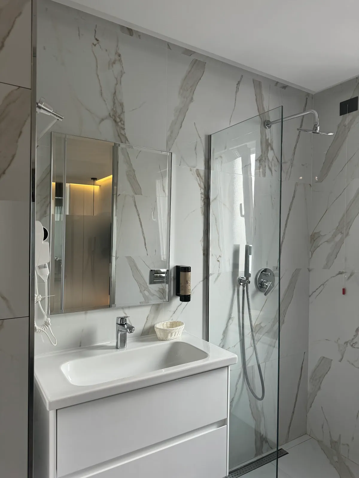 Dhomë King me Pamje nga Deti – Hotel Ylli Shëngjin, foto 13