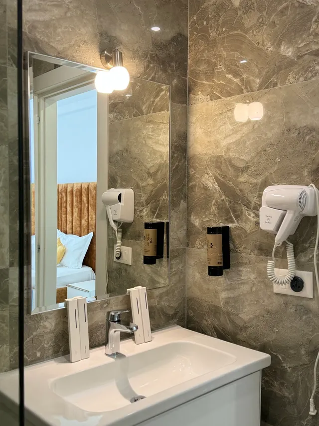 Dhomë Deluxe për 3 Persona – Hotel Ylli Shëngjin (Pamje anësore, 30 m², 3 persona) foto 5